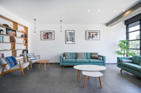 Designer 2BR in Rembrandt street by HolyGuest